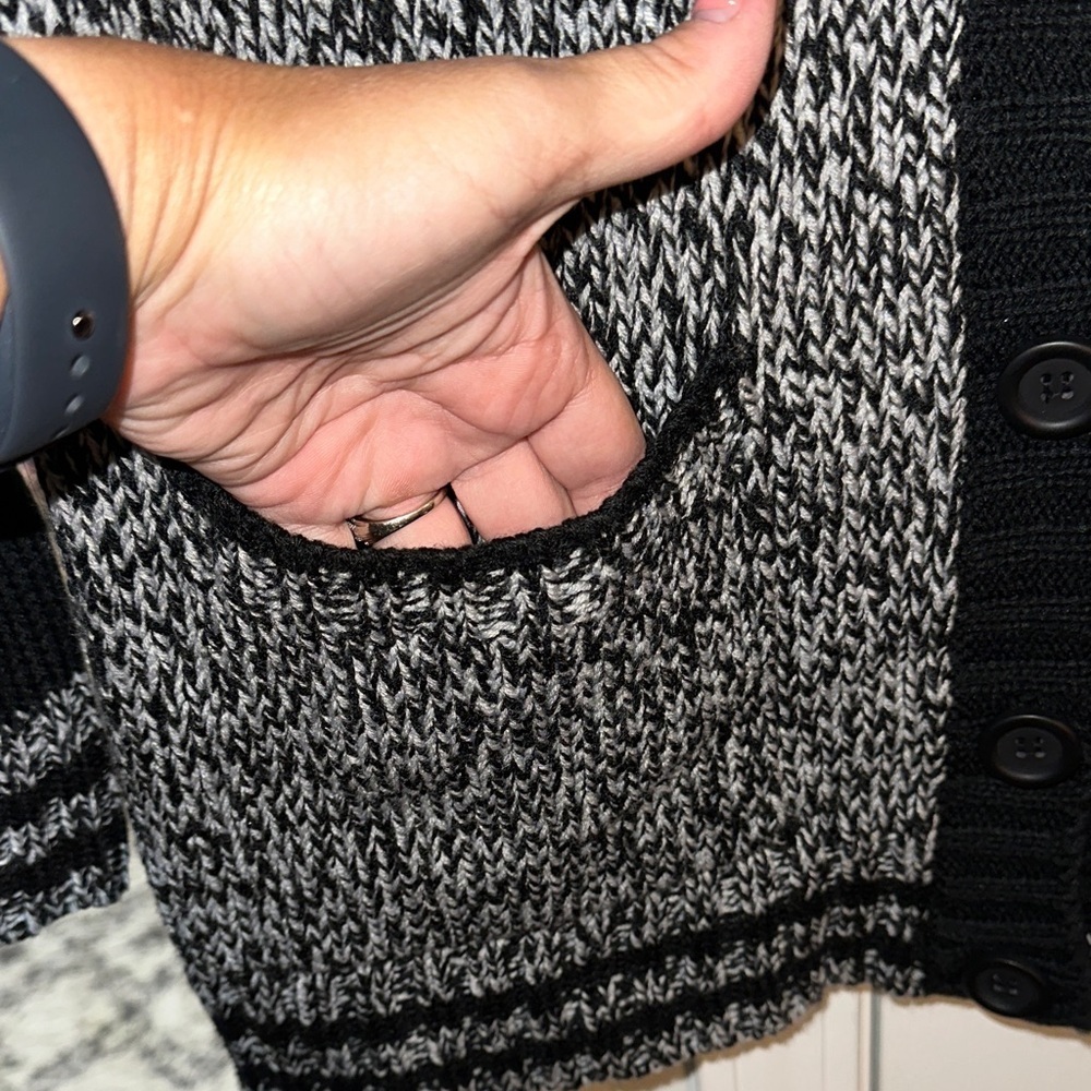 Forever 21 Black and White Button-Up Cardigan - Picture 2 of 9